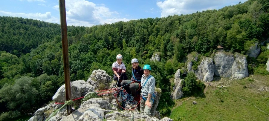 Kurs wspinaczki tradycyjnej. Turnia zjazdowa. Kobylany Fot. Maciej Bedrejczuk